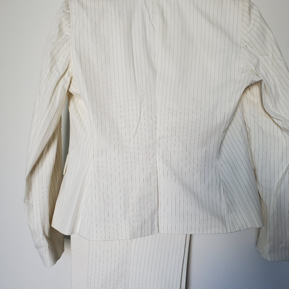 Capri pant suit